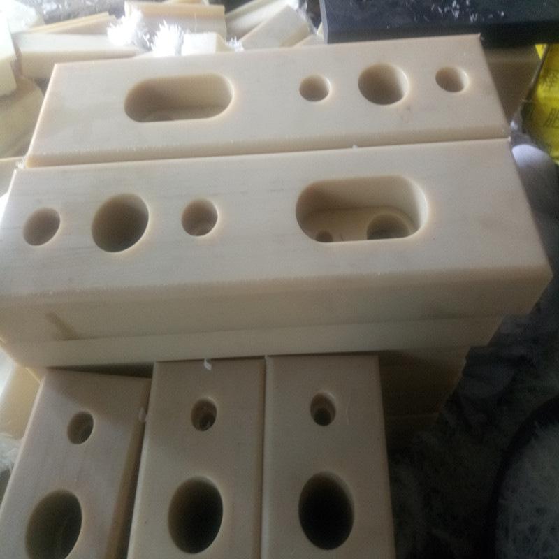 談談增強尼龍的滑塊工藝